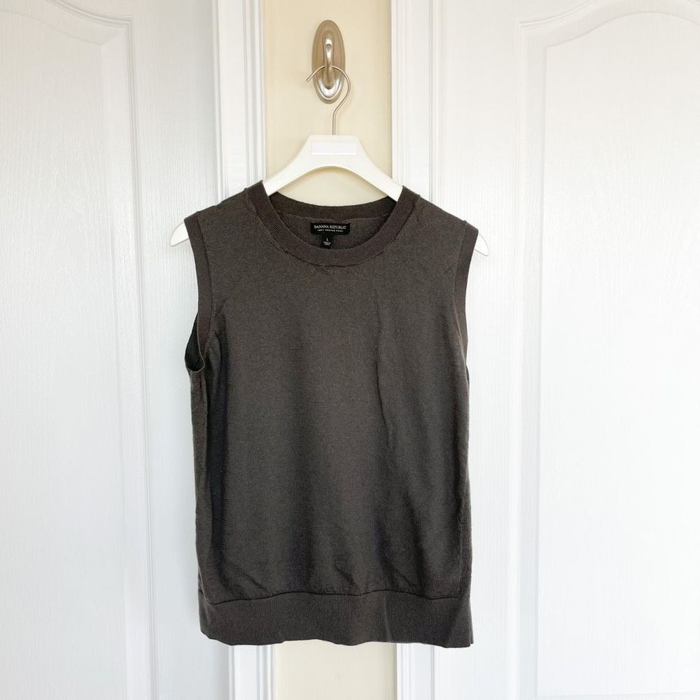 Banana Republic 100% Merino Wool Extra Fine Size Large Olive Green Sleeveless To